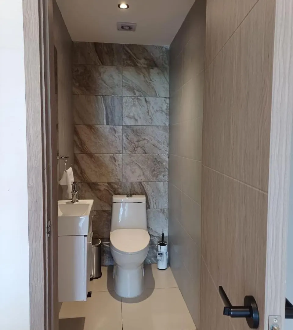 Luxury Modern 2 Bedroom Apt Kingbed,Pool,Gym,Rooftop Apartment