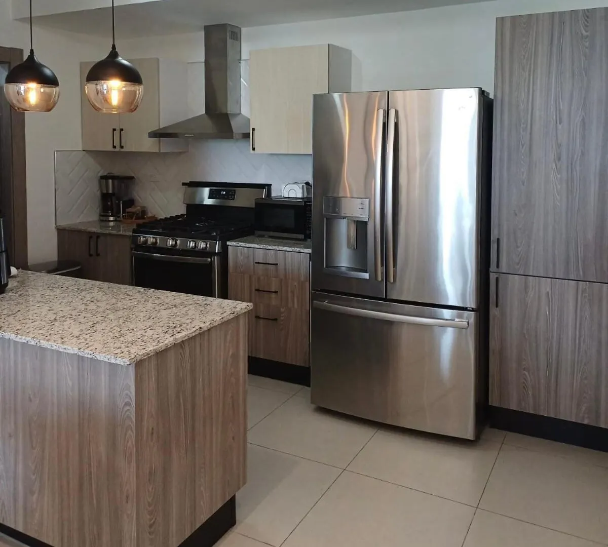 Luxury Modern 2 Bedroom Apt Kingbed,Pool,Gym,Rooftop