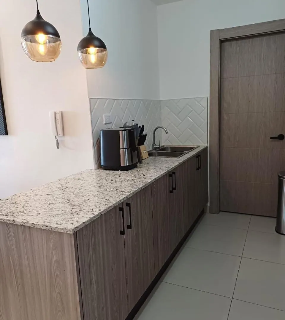 Luxury Modern 2 Bedroom Apt Kingbed,Pool,Gym,Rooftop