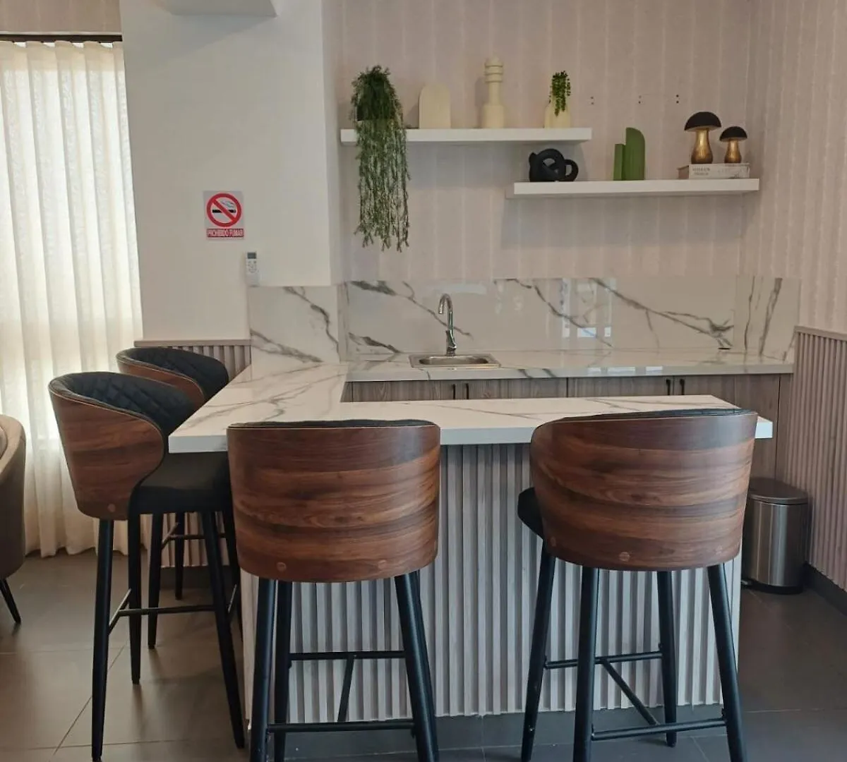 Apartment Luxury Modern 2 Bedroom Apt Kingbed,Pool,Gym,Rooftop