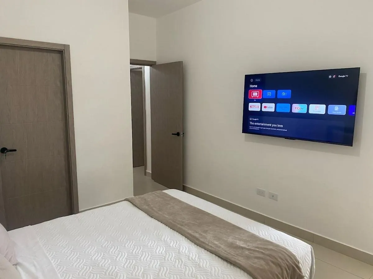 Luxury Modern 2 Bedroom Apt Kingbed,Pool,Gym,Rooftop 0*, Santo Domingo