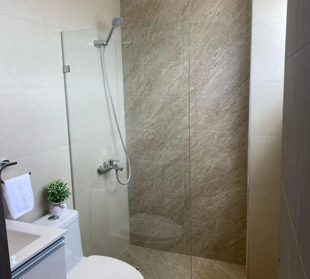 Apartment Luxury Modern 2 Bedroom Apt Kingbed,Pool,Gym,Rooftop